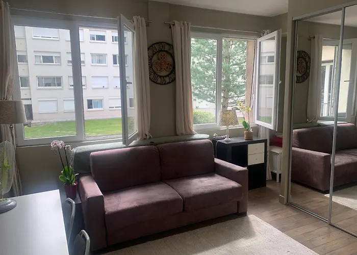 Porte Maillot-Charming And Calm Studio At Neuilly