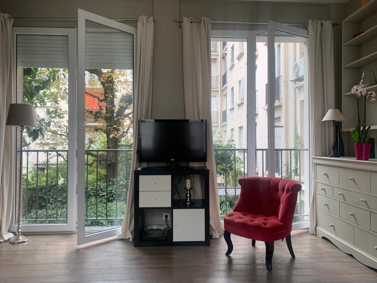Apartment Porte Maillot-charming And Calm At *